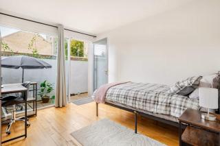 Stunning 2 Bedroom Flat with Charming Patio - 4
