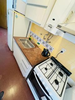 Gral paz Dpto completo con cama queen y seguridad - 1