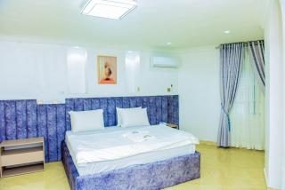 Cozy Spacious BDR Fast Wi-Fi Games - Abuja - 9