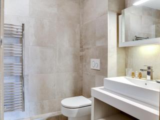 Luxueux T3 contemporain à Courchevel Village, proche pistes et commerces, avec balcon et parking - FR-1-562-30 - 2