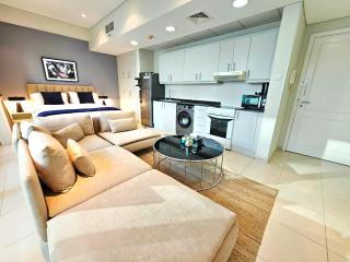 Refurbished Chic Studio with Great Amenities near JBR Beach & Marina Walk - 4