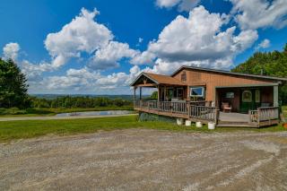 Serene Home with Deck, Pond and Mtn Views in Jefferson - Jefferson - 0