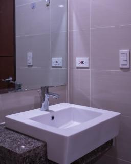 One Uptown Residence Studio Apartment - 8