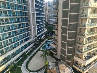 Azure Staycation with Pool View, Wifi and Netflix - 1