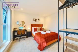 BRAND NEW PREMIUM SERVICED APARTMENTS, FREE PARKING, HIGH-SPEED WiFi by REDWOOD STAYS - Cove - 3
