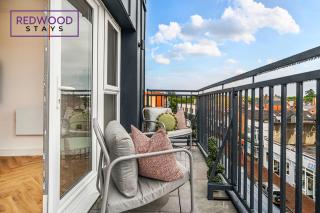 BRAND NEW PREMIUM SERVICED APARTMENTS, FREE PARKING, HIGH-SPEED WiFi by REDWOOD STAYS - 4