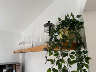 Fab 2-Bed Apartment Great Location With Parking - 5