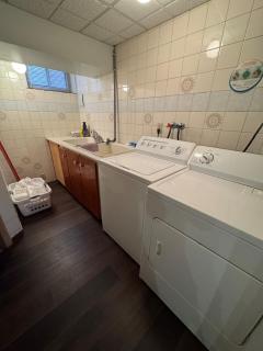 Bright & Cozy Bankfield Stay - 4