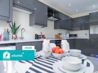 Tudors eSuites Four Bedroom House - 5