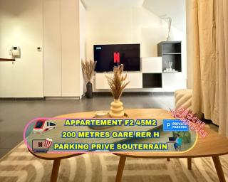 Parking sous terrain , 200 m de la gare RER, 30 min Gare du Nord - 1