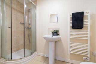 cheerful double en-suite room with free wifi - Derby - 5