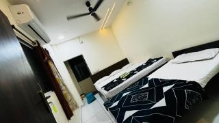 Shree nidhi comfort stay MAHAKAL ki krupa ujjain - 1