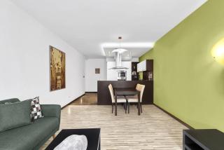Fresh Lime Apartment in City Center - 2