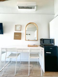 Guest house with pool, laundry and free parking - 1