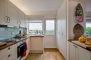 The Ferry Cottage - Walton - 3