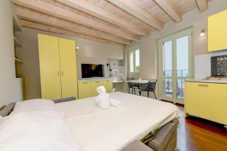 Magic apartment with view on Garda lake in the center of Desenzano - 3