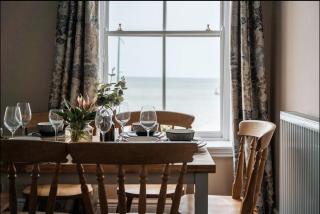 Seaside Serenity 3-Bed Gem with Beach Views - 5