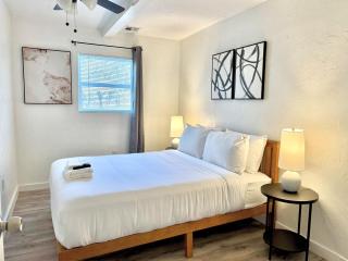 1BR Apt 4 mins OCU, Unit B - 0