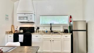 1BR Apt 4 mins OCU, Unit B - 9