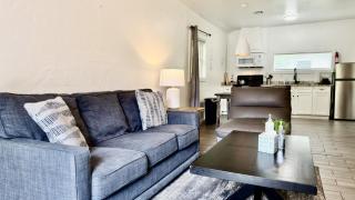 Budget Studio Paseo & Uptown Full Kitchen #19b - 5