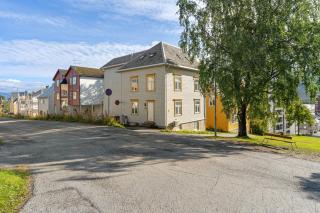 ARCTIC HOMES - The Charm - 9