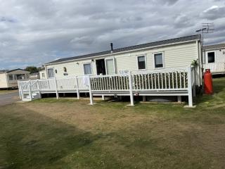 LuxeHaven - A Beautiful Luxury Hot Tub Caravan Holiday Home in prime location at Tattershall Lakes Country Park, Lincolnshire, with free WiFi and Cinematic Lights - 8