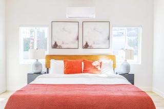 Stylish 5BR Urban Retreat in Central LA - 2