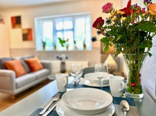 Stunning Business Travellers Studio En-Suite Bathroom Garden view - 5