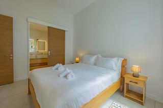 Oceanview Escape - Beachfront Apartment - 8