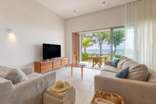 Oceanview Escape - Beachfront Apartment - 9