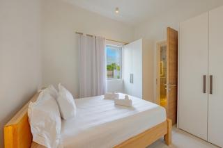 Oceanview Escape - Beachfront Apartment - 3