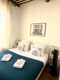 Old Antibes, one bed app, In front of the Port! - 5