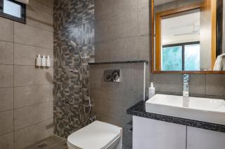 SaffronStays Fira - 1