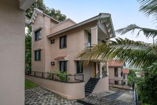 SaffronStays Fira - 4BR villa with pool, lift & sea breeze near Candolim, Baga & Reis Magos Fort - 4