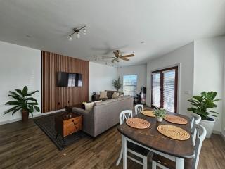 Midtown modern retreat! - 9