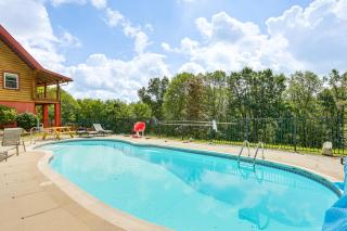 Private Pool and Games! Large Log Home in MDandWV Mtns - 7