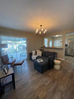 Modern Comfort Near Colleges Perfect Mid Term Stay - 9