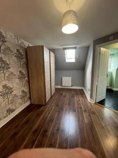 Trowbridge House Long Stays Free Parking and Wifi - 4