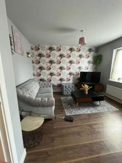 Trowbridge House Long Stays Free Parking and Wifi - Swindon - 1
