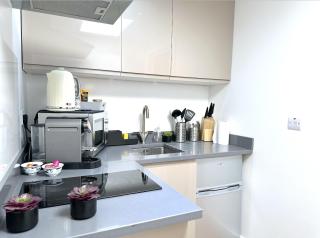 Modern Studio Garden view 5 min from Metro Station Elizabeth Line - 2