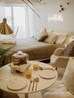 Stylish Studio Overlooking Lagos Marina - Mid-Term - 8