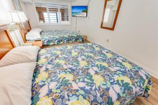 Oceanfront condo w pools & hot tubs - 7