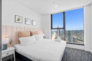 Meriton 3b Bedroom Ocean - City Views. Parking - 5