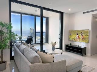 Meriton 3b Bedroom Ocean - City Views. Parking - 2