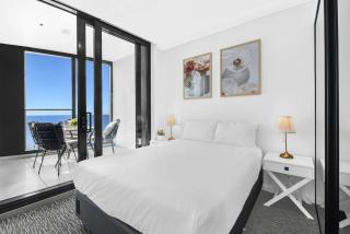 High Rise 3b luxury large Apartment - 2