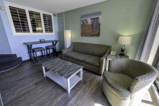 Beautiful Beach Cove ResortSunny 1BRPoolsViews! - 7