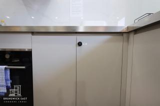 102 Chic Queen BR with Fast WiFi - Walk to Tram Stop 23 - 1