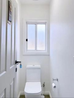 102 Chic Queen BR with Fast WiFi - Walk to Tram Stop 23 - 1