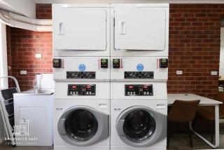 102 Chic Queen BR with Fast WiFi - Walk to Tram Stop 23 - 6