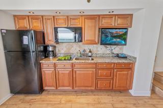 New Corner Wraparound Balcony & Direct Oceanfront! - 1